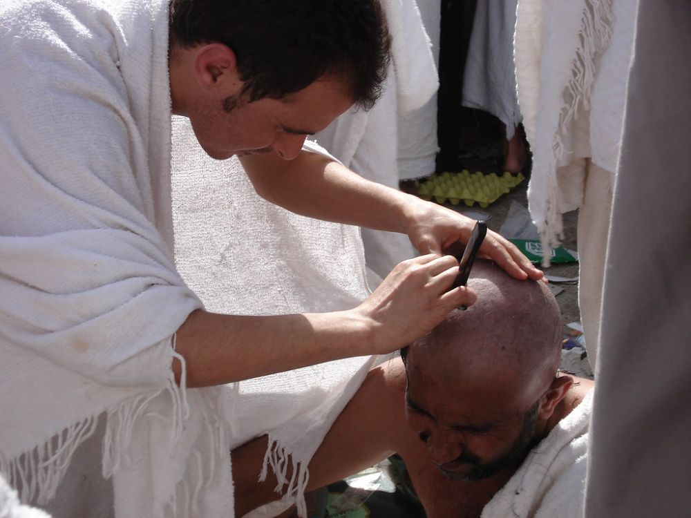 Couper ses cheveux après la Omra : ce qu’il faut savoir